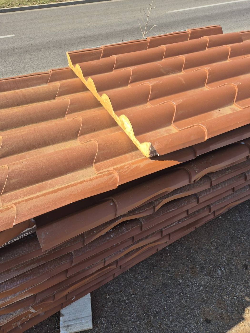 Krovni panel u izgledu crijepa